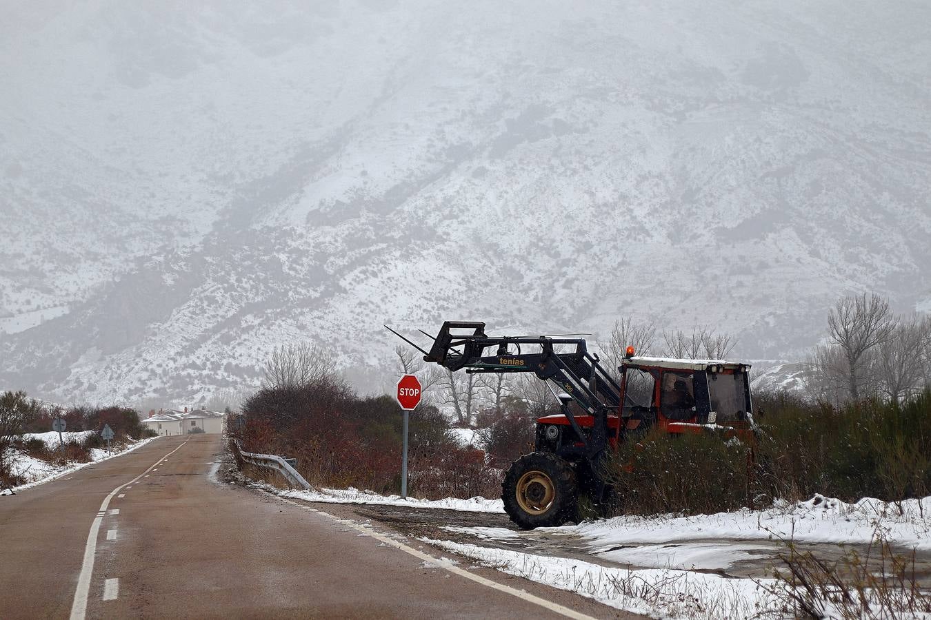 La nieve comienza a caer sobre la comarca de los Argüellos (León)