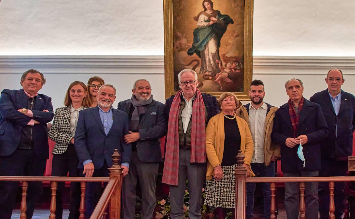 Foto de familia de todos los premiados, el alcalde de Astorga y Ramón Villa. 