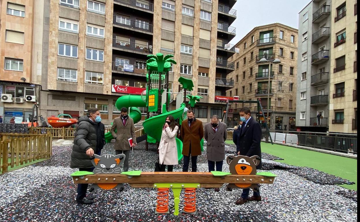 Imagen de la visita a la plaza del Campillo.