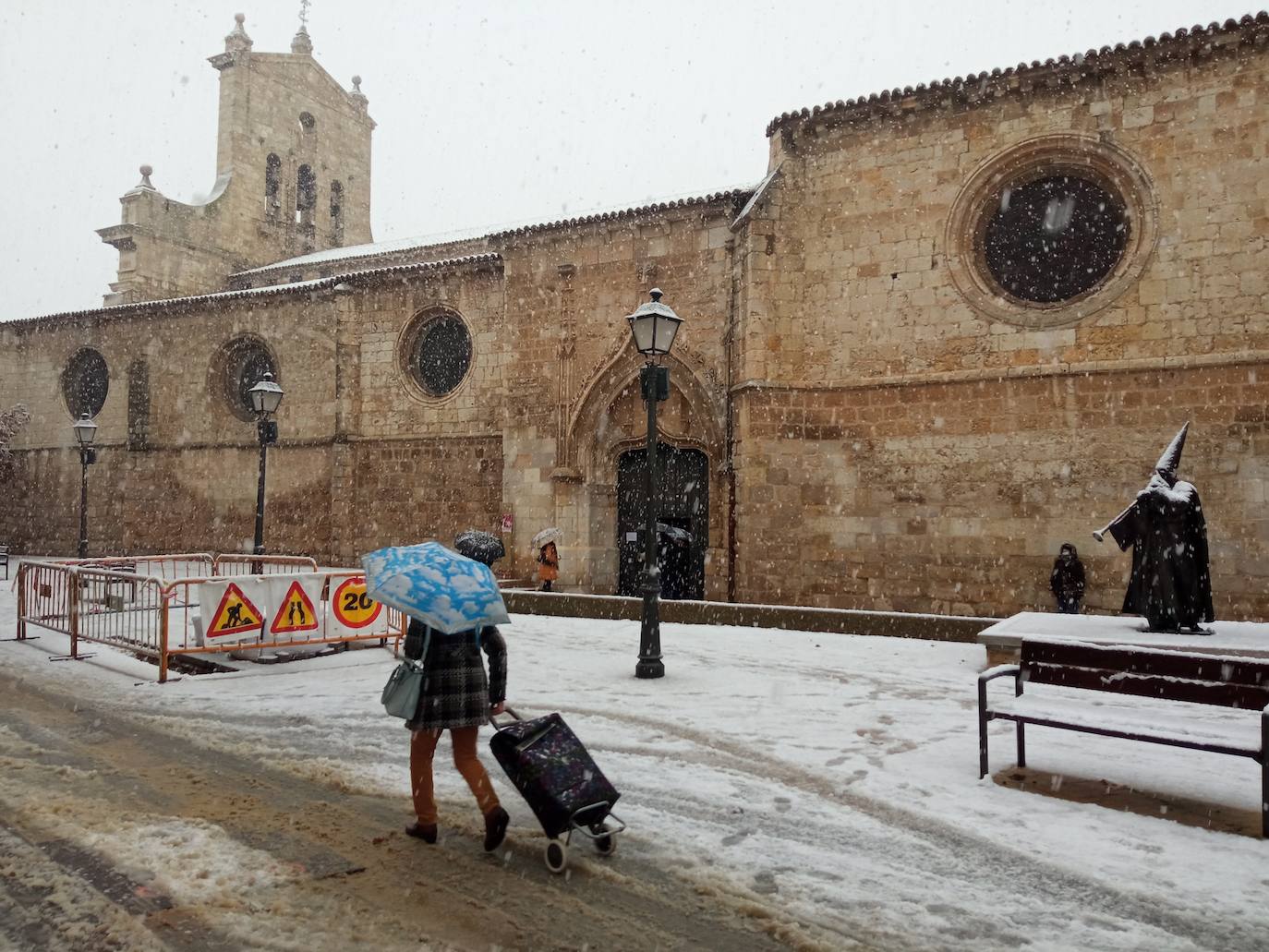 Fotos: La nieve introduce a Palencia el 24 de noviembre en la Navidad