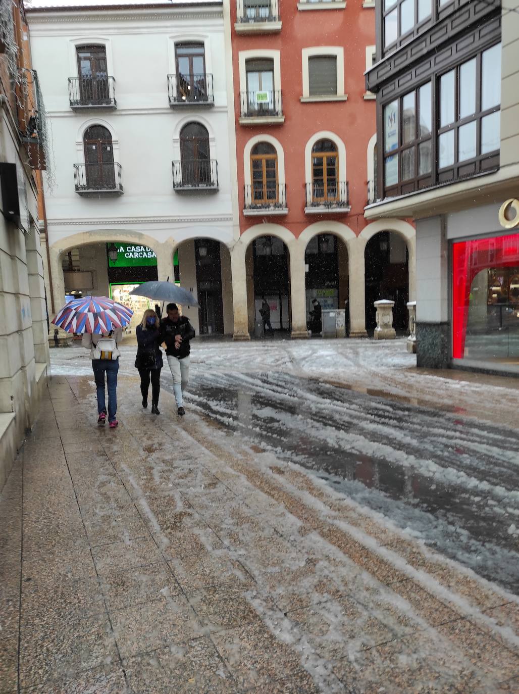 Fotos: La nieve introduce a Palencia el 24 de noviembre en la Navidad