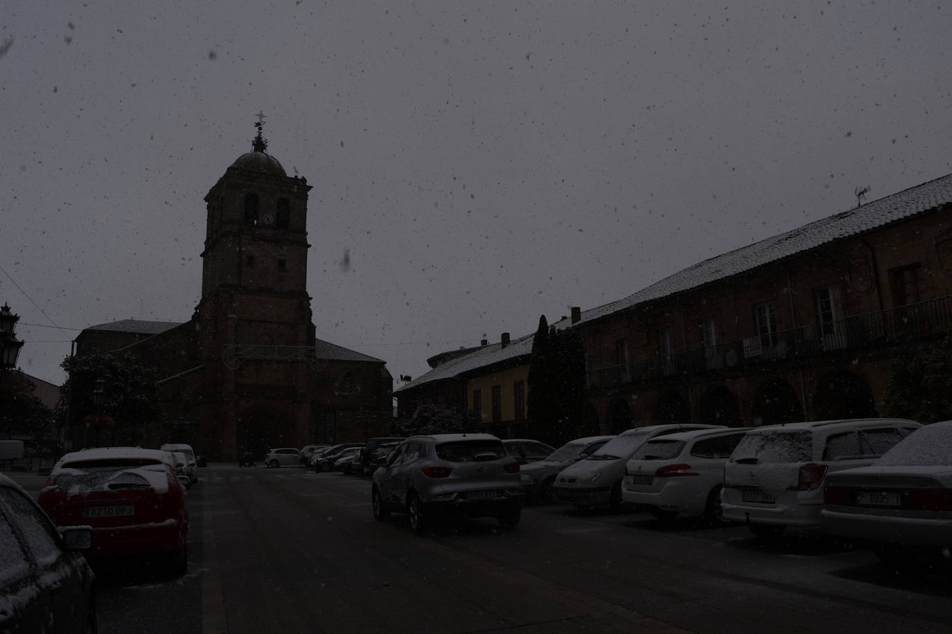 Fotos: Aguilar de Campoo también se tiñe de blanco