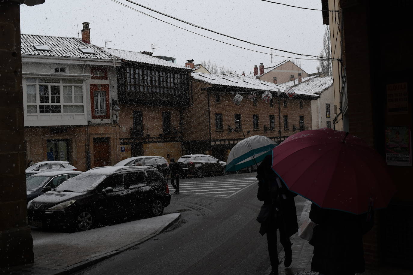 Fotos: Aguilar de Campoo también se tiñe de blanco