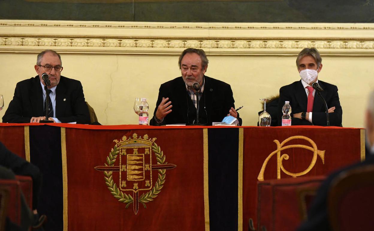 Luis Miguel de Dios, durante la presentación de su libro en el Círculo de Recreo de Valladolid. 