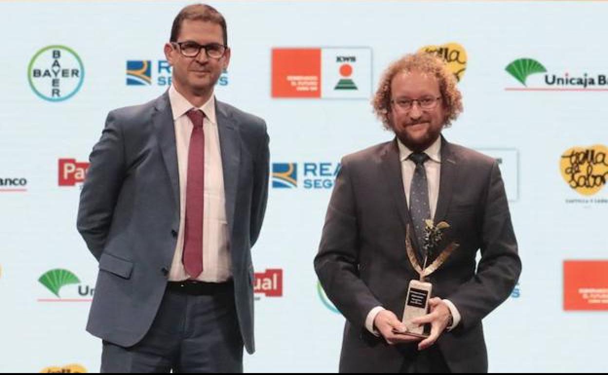 El director general de El Norte de Castilla, Goyo Ezama, junto al director gerente de Leche Gaza, Ignacio Quintanilla.