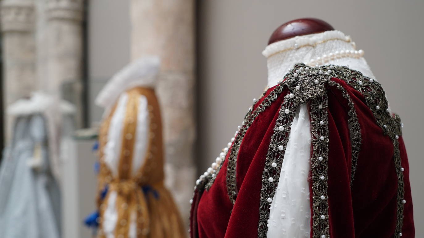 Vestidos de la exposición del Museo de la Universidad de Valladolid.