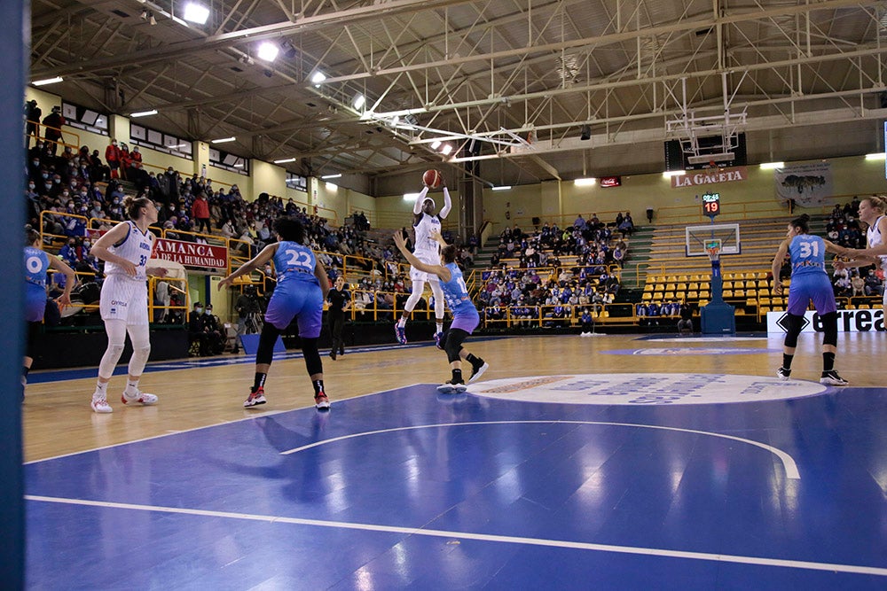 El CB Avenida aplasta al colista y se va posicionando para los play-off de la Euroliga (96-54)