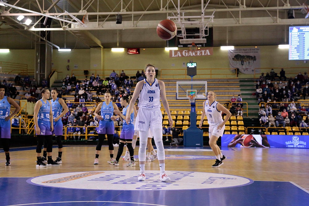 El CB Avenida aplasta al colista y se va posicionando para los play-off de la Euroliga (96-54)