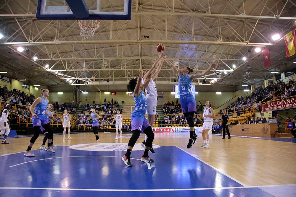 El CB Avenida aplasta al colista y se va posicionando para los play-off de la Euroliga (96-54)