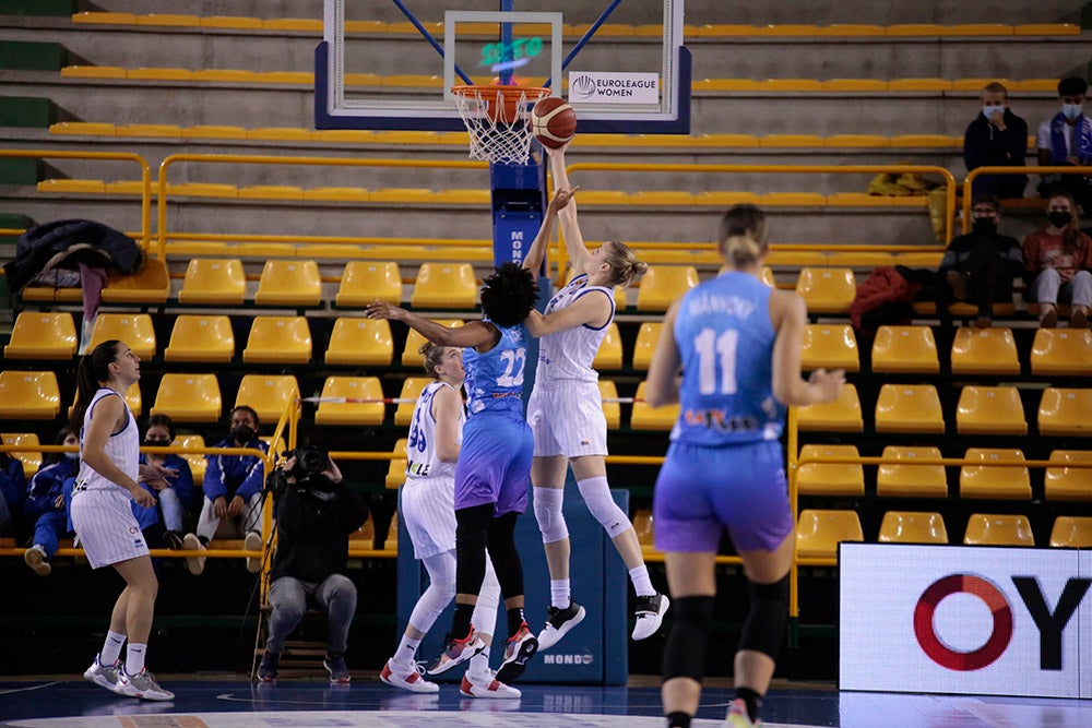 El CB Avenida aplasta al colista y se va posicionando para los play-off de la Euroliga (96-54)