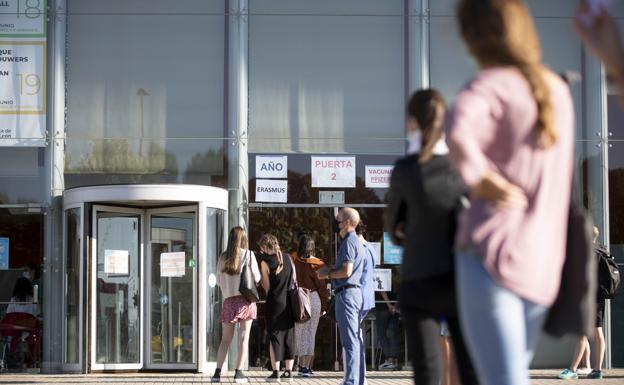 Castilla y León reabre vacunódromos para acelerar terceras dosis y frena el pasaporte covid