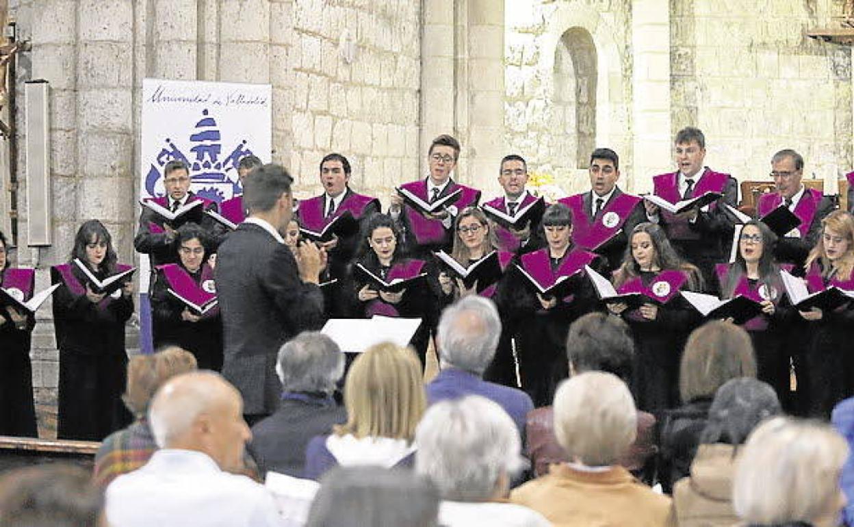 El coro de la Universidad de Valladolid, durante un concierto. 