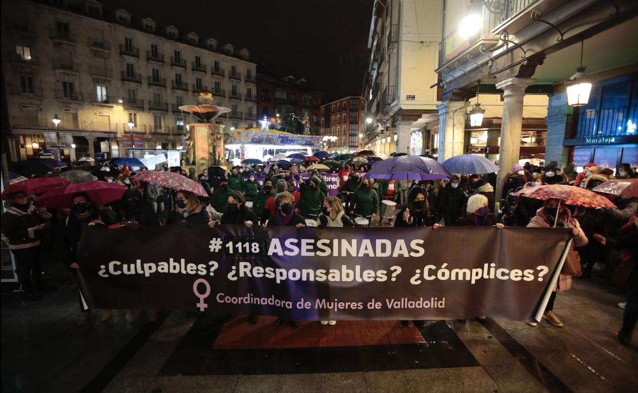 La manifestación partió a las ocho de la tarde de Fuente Dorada y recorrió las calles del centro de Valladolid. 