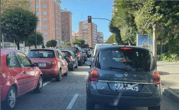 Atasco hace una semana en la zona del viejo hospital.