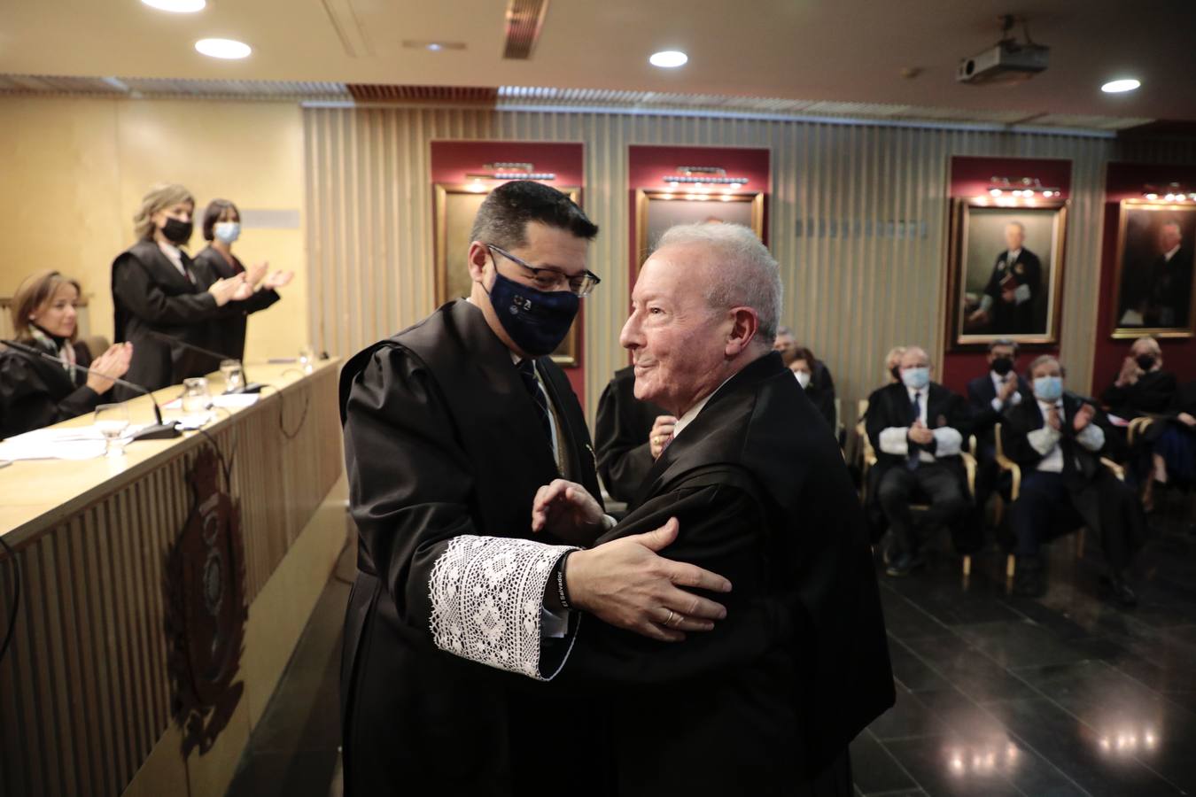 Fotos: Insignias de Oro y de Plata para los abogados de Valladolid