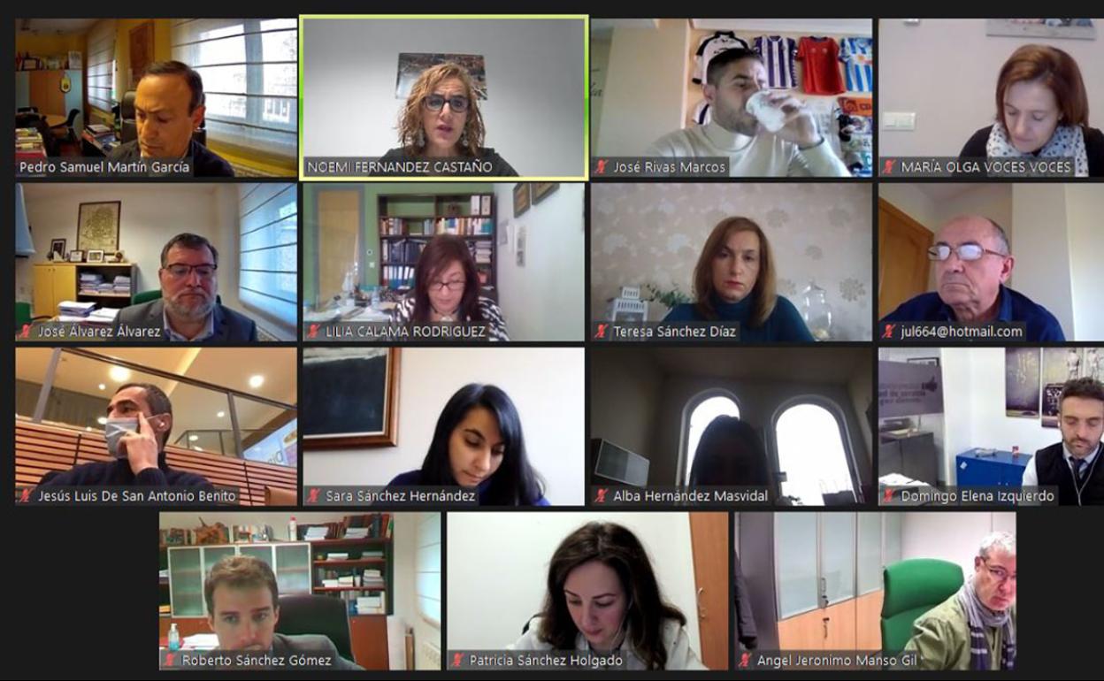 Pleno del Ayuntamiento de Carbajosa ayer. 