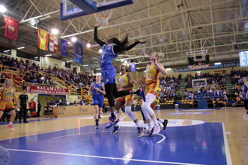 Un desacertado CB Avenida encaja la primera derrota liguera en el Clásico (69-77)