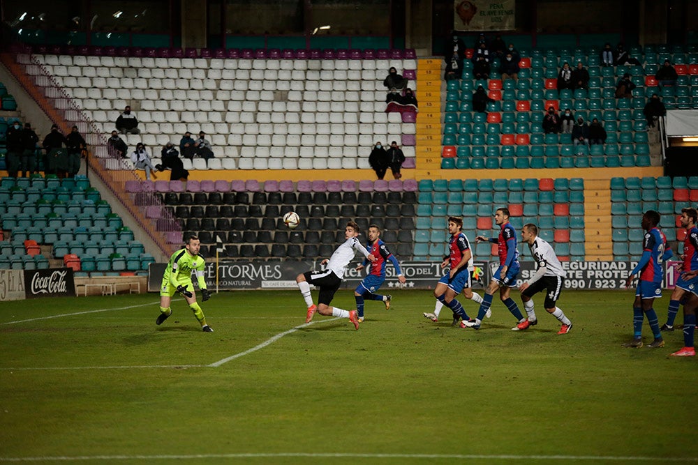 Adri Carrasco pone fin a la sequía del Salamanca UDS para derrotar al Langreo (1-0)