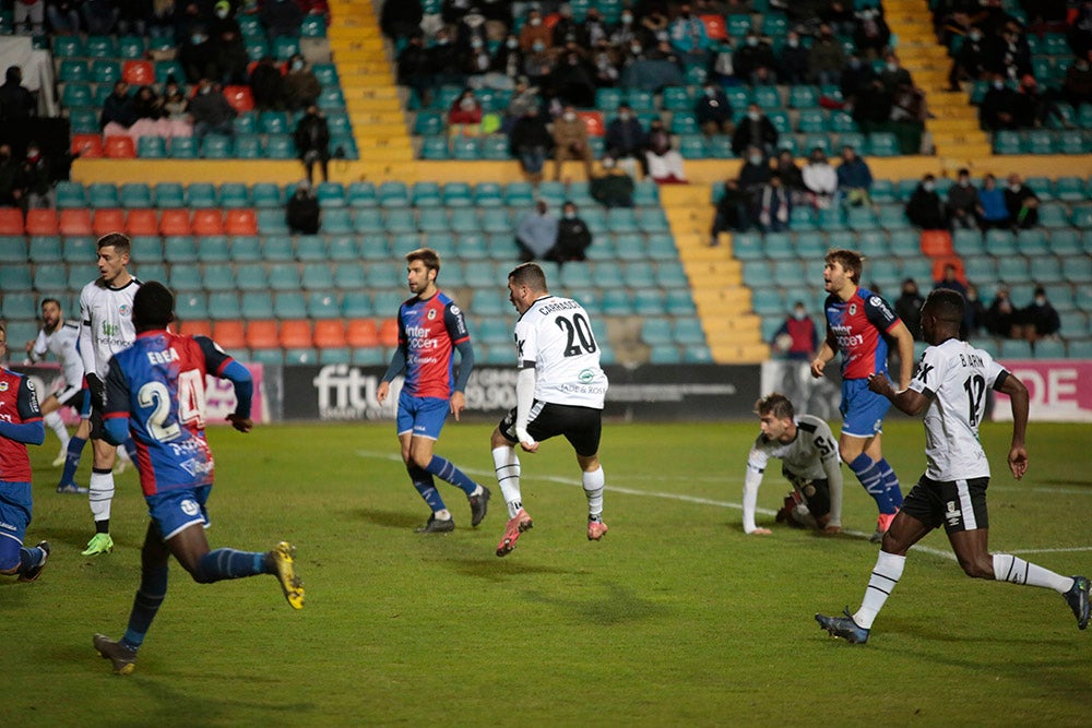 Adri Carrasco pone fin a la sequía del Salamanca UDS para derrotar al Langreo (1-0)