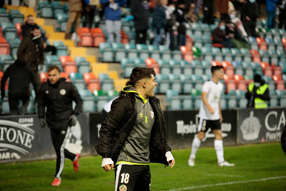 Adri Carrasco pone fin a la sequía del Salamanca UDS para derrotar al Langreo (1-0)