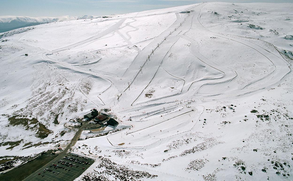 Vista aérea de la estación de esquí Sierra de Béjar-La Covatilla. 