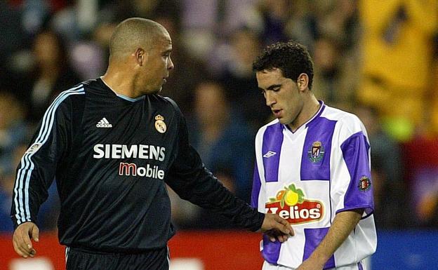 Jonathan, ante Ronaldo en la campaña 04-05 en Primera. 