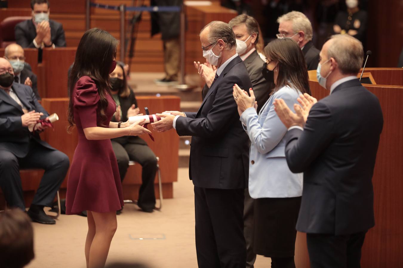 Fotos: Entrega de la Medalla de Oro de las Cortes a los sanitarios y sociosanitarios por su labor durante la pandemia