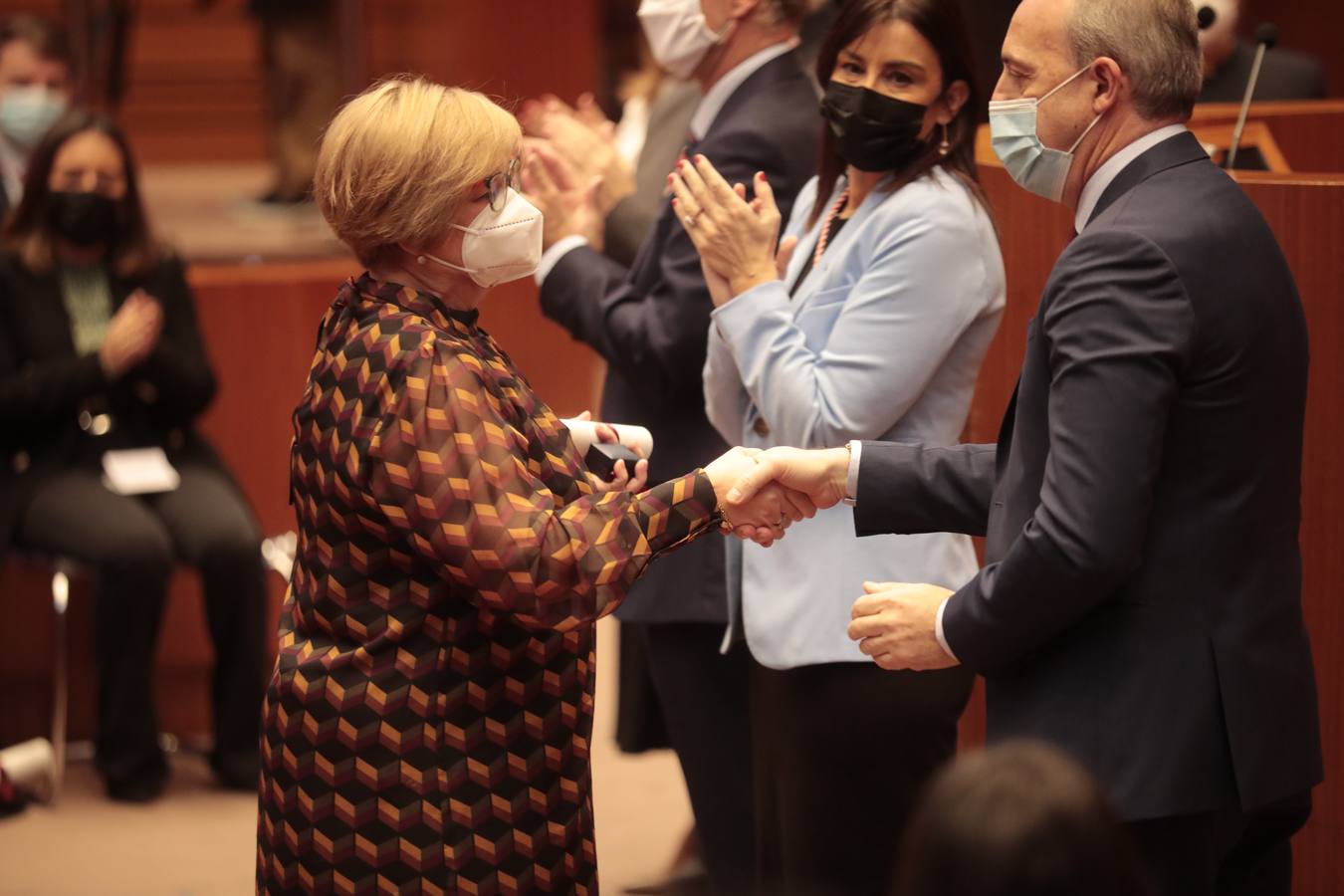 Fotos: Entrega de la Medalla de Oro de las Cortes a los sanitarios y sociosanitarios por su labor durante la pandemia