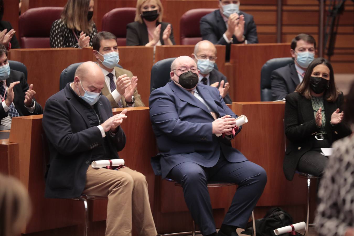 Fotos: Entrega de la Medalla de Oro de las Cortes a los sanitarios y sociosanitarios por su labor durante la pandemia