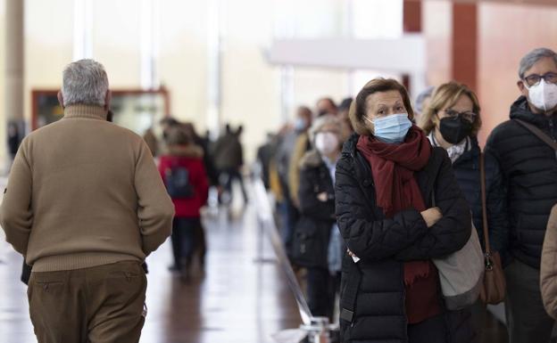 Castilla y León supera los dos mil contagios en 24 horas y suma otros cinco muertos