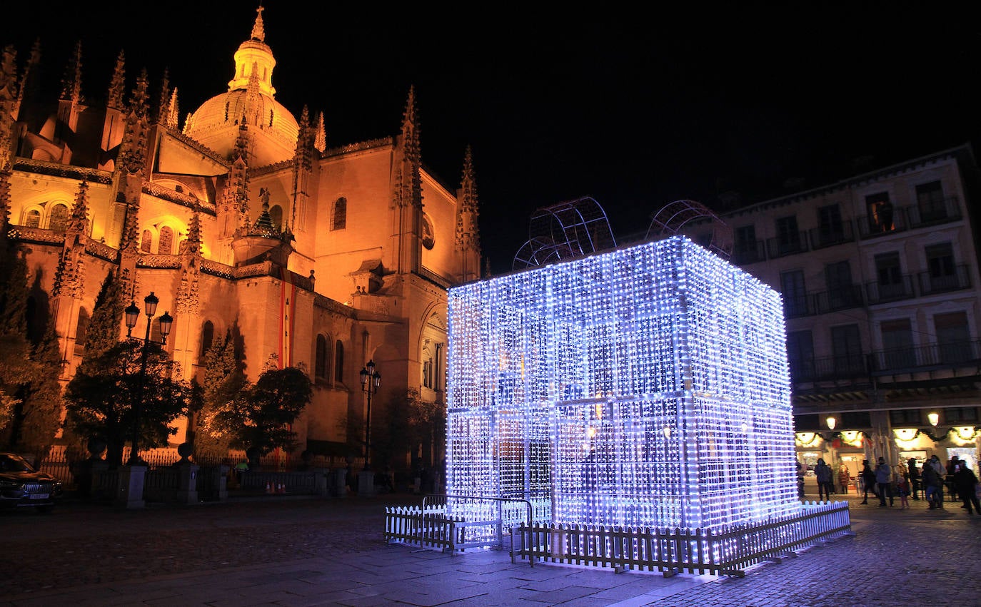 Iluminación navideña en las calles de Segovia.