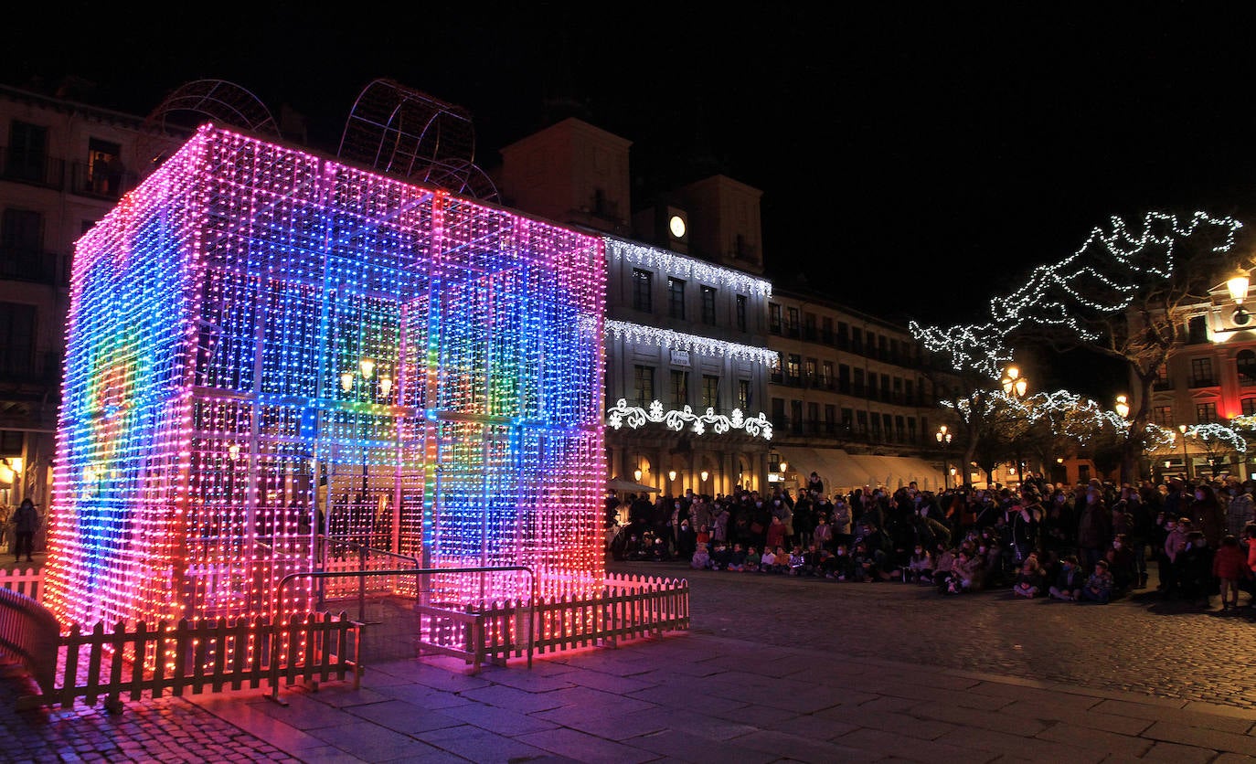 Iluminación navideña en las calles de Segovia.