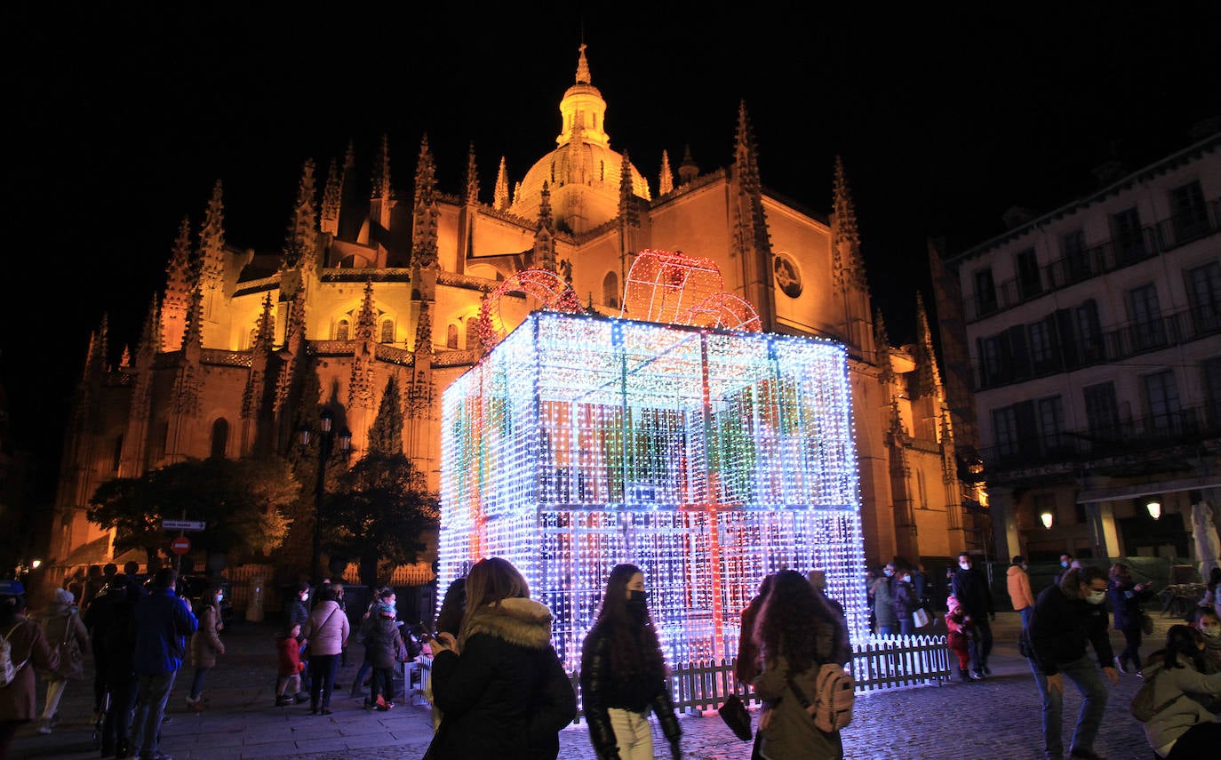 Iluminación navideña en las calles de Segovia.