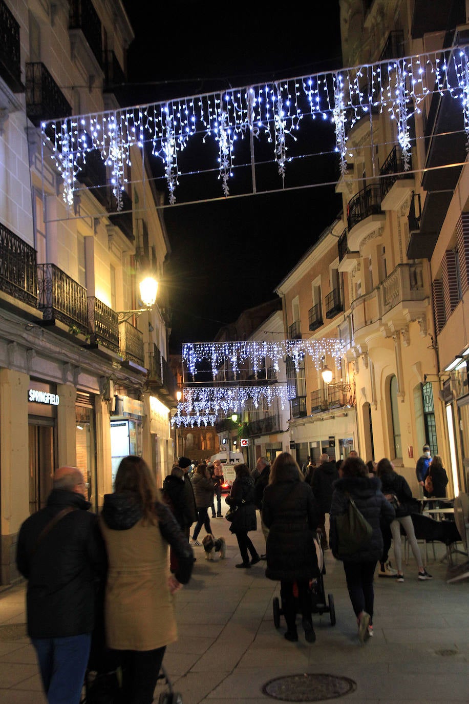 Iluminación navideña en las calles de Segovia.