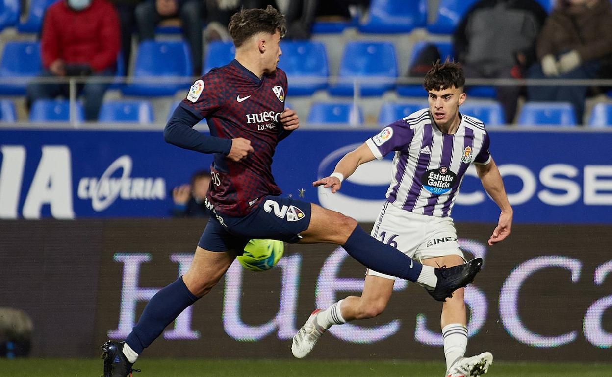 El Real Valladolid regala la victoria al Huesca