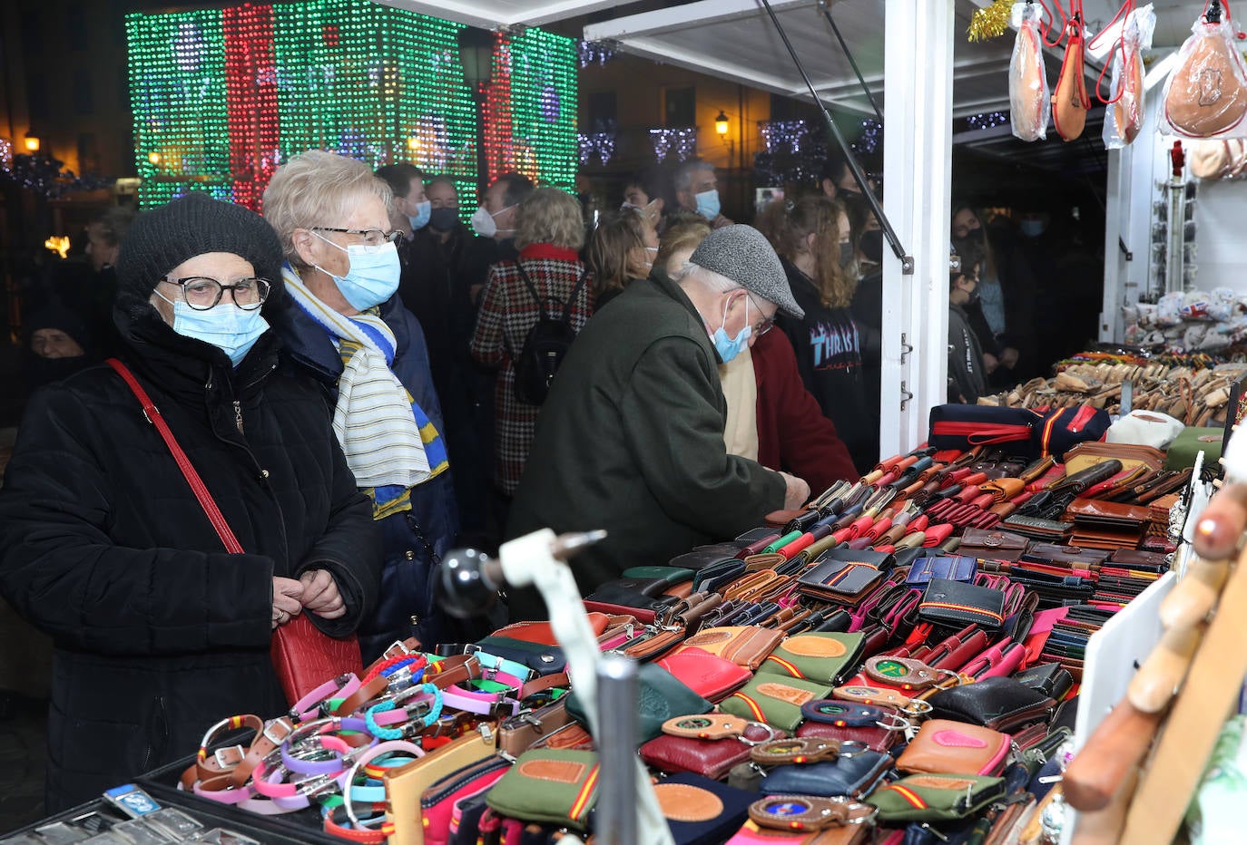 Fotos: La artesanía navideña se apodera de la Plaza Mayor
