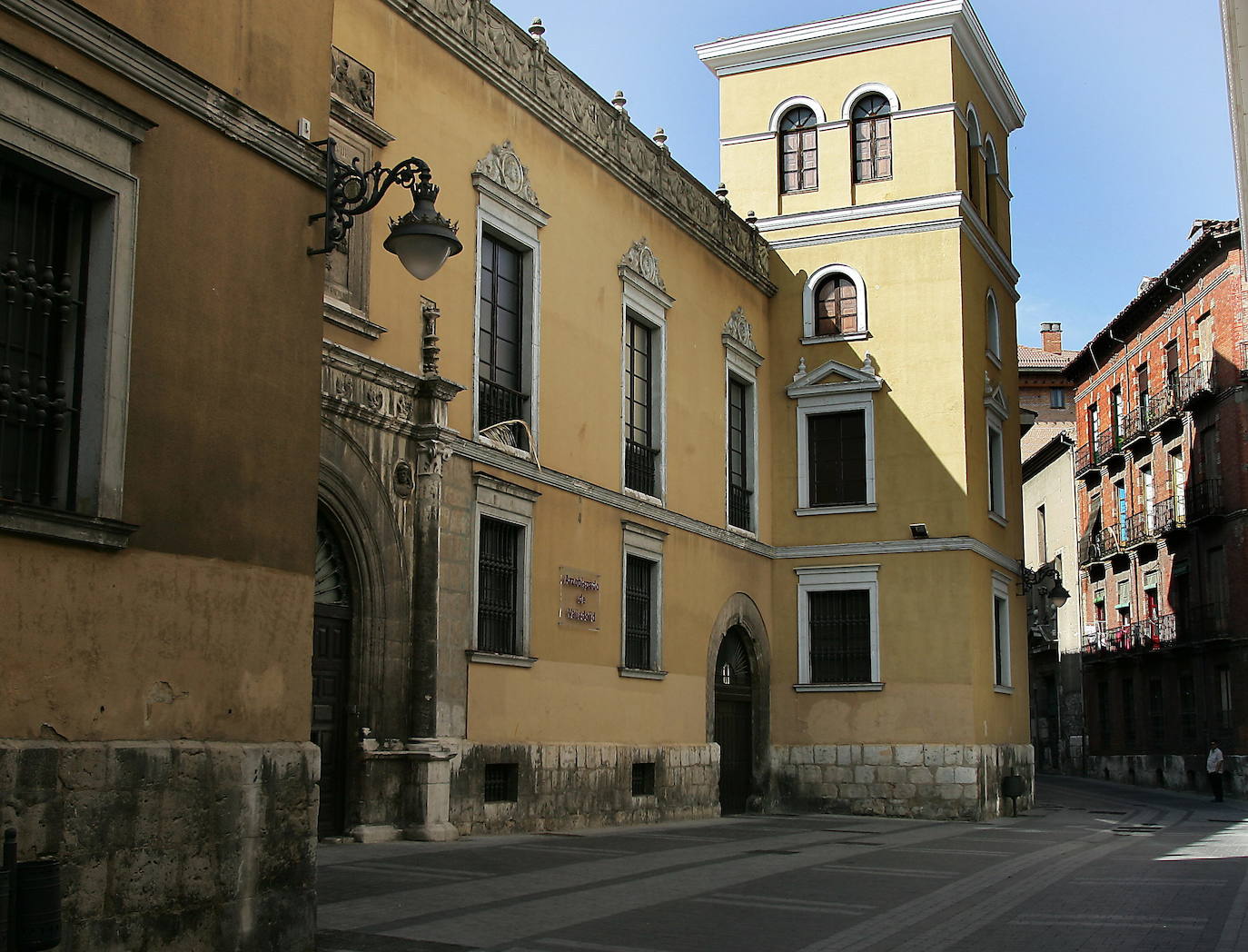 Edificio del Arzobispado, en la calle San Juan de Dios de Valladolid.