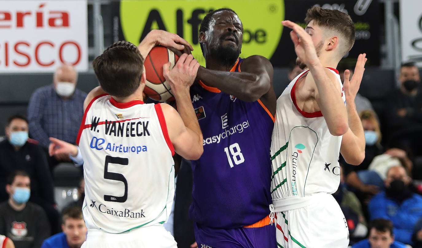 Fotos: Triunfo morado sobre la bocina (76-74)