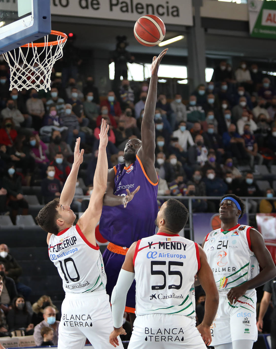 Fotos: Triunfo morado sobre la bocina (76-74)