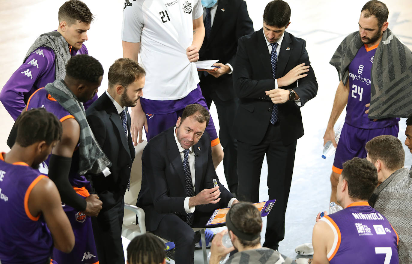 Fotos: Triunfo morado sobre la bocina (76-74)