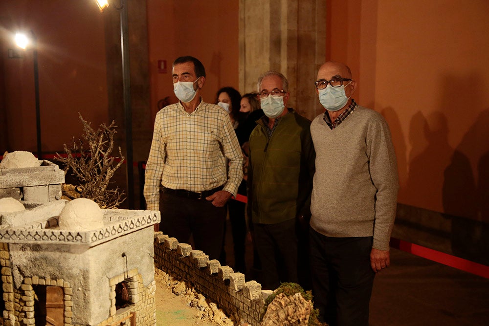 Tres montadores y 485 horas de trabajo dan forma al Belén del Auditorio de San Blas de Salamanca