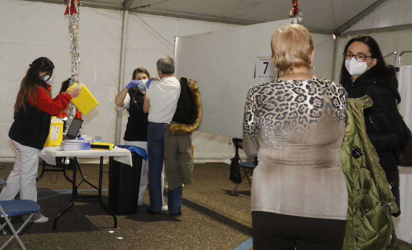 Fotos: La vacunación prosigue en Palencia en el Día de la Constitución