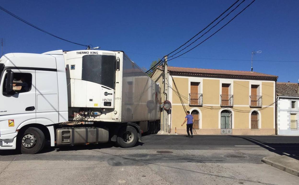 Vecinos de Chañe llevarán el paso de camiones por el pueblo al Procurador del Común