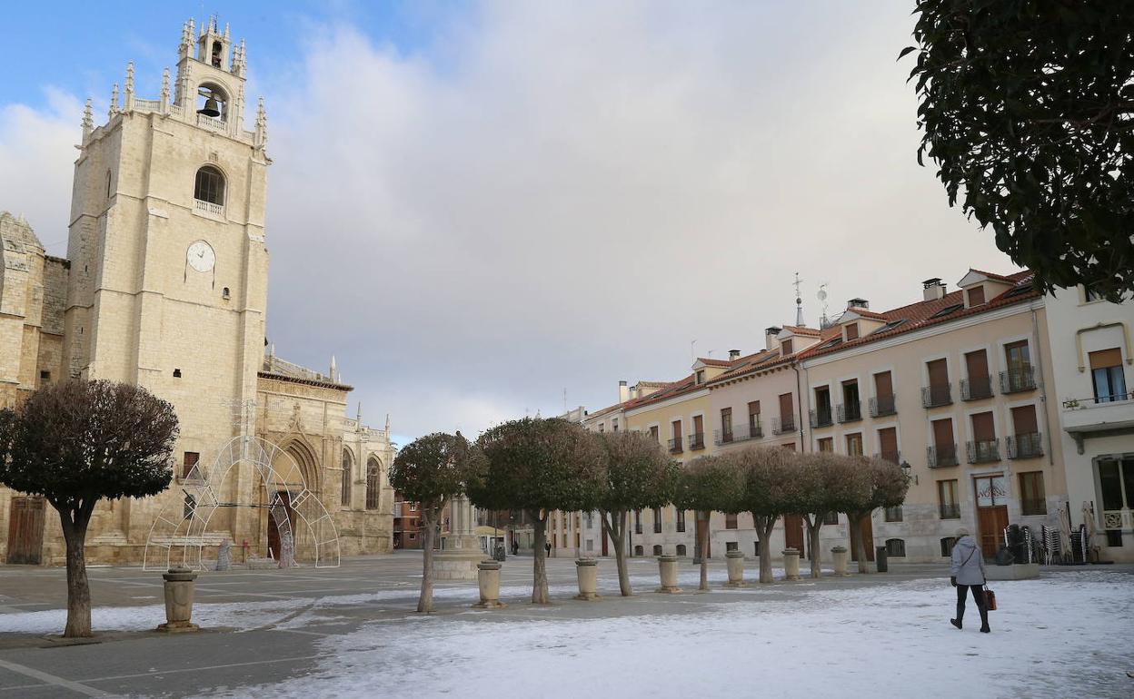 Nieve helada en la plaza de la Inmaculada de Palencia. 