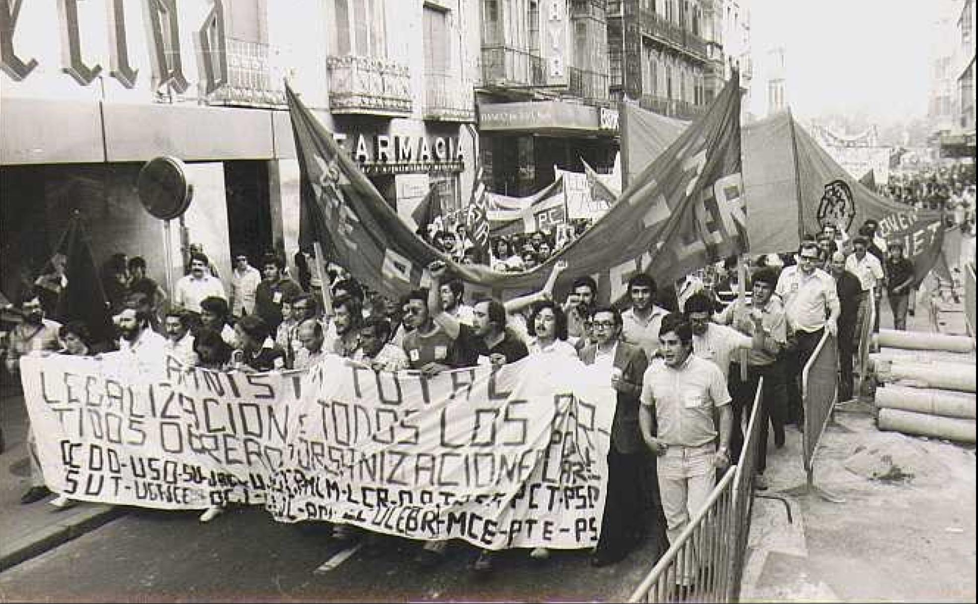 Cabecera de la manifestación del 10 agosto de 1977 a favor de la amnistía total. 