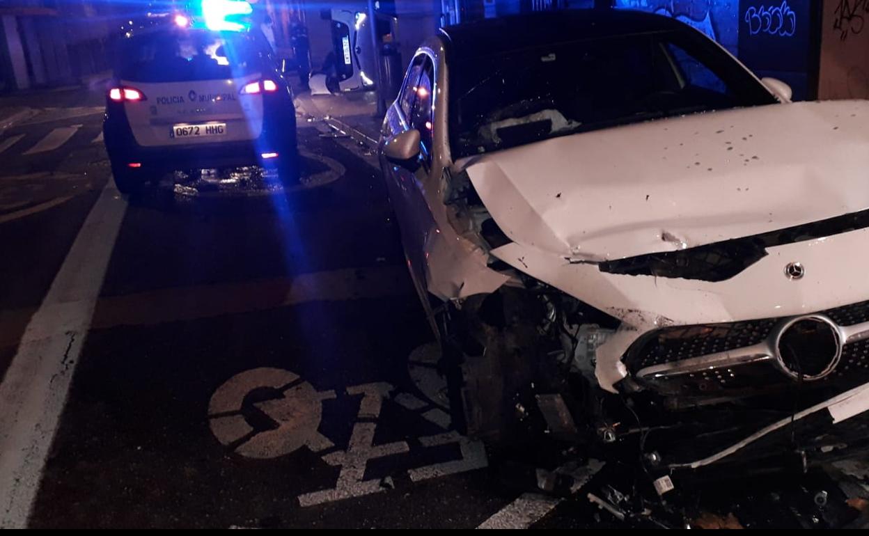 El coche de Plata y el coche patrulla de la Policía Municipal 