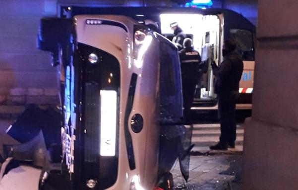 Así quedó el taxi tras la colisión. Vídeo: Deportes Cope Valladolid