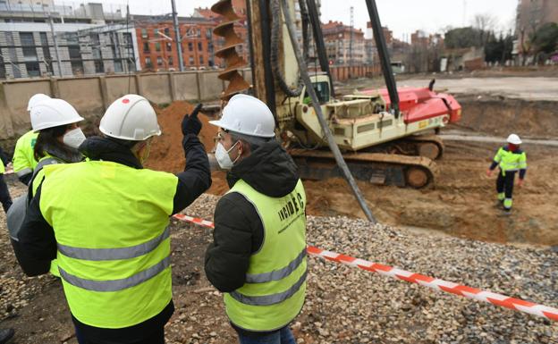 El Ayuntamiento confía en que el nuevo paso de Labradores y Panaderos esté concluido en la primavera de 2023 