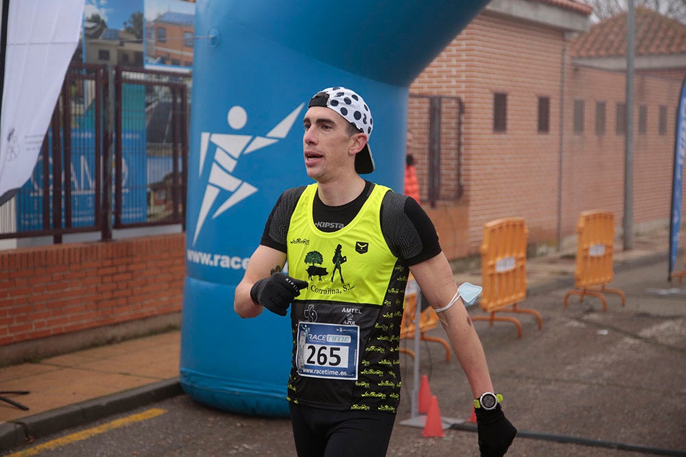 Carbajosa de la Sagrada corre bajo la niebla con sus "Kilómetros Solidarios"