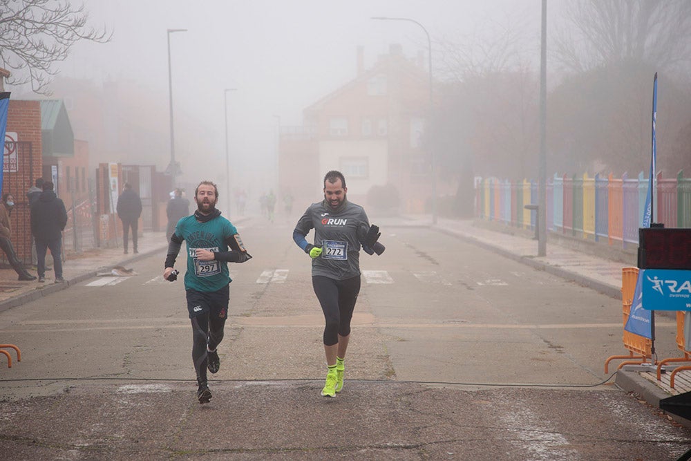 Carbajosa de la Sagrada corre bajo la niebla con sus "Kilómetros Solidarios"
